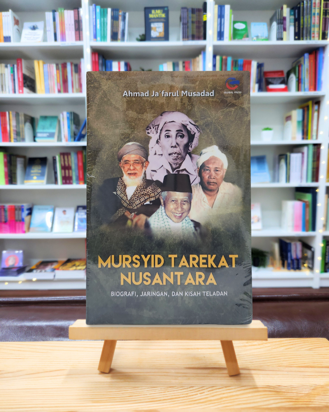 Book cover of Mursyid Tarekat Nusantara by Ahmad Ja'farul Musaddad
