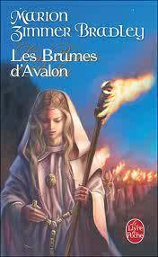 Book cover of Les Brumes D'Avalon by Marion Zimmer Bradley, Brigitte Chabrol (Trans.)