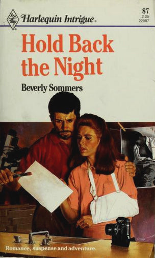 Book cover of Hold Back The Night by Beverly Sommers