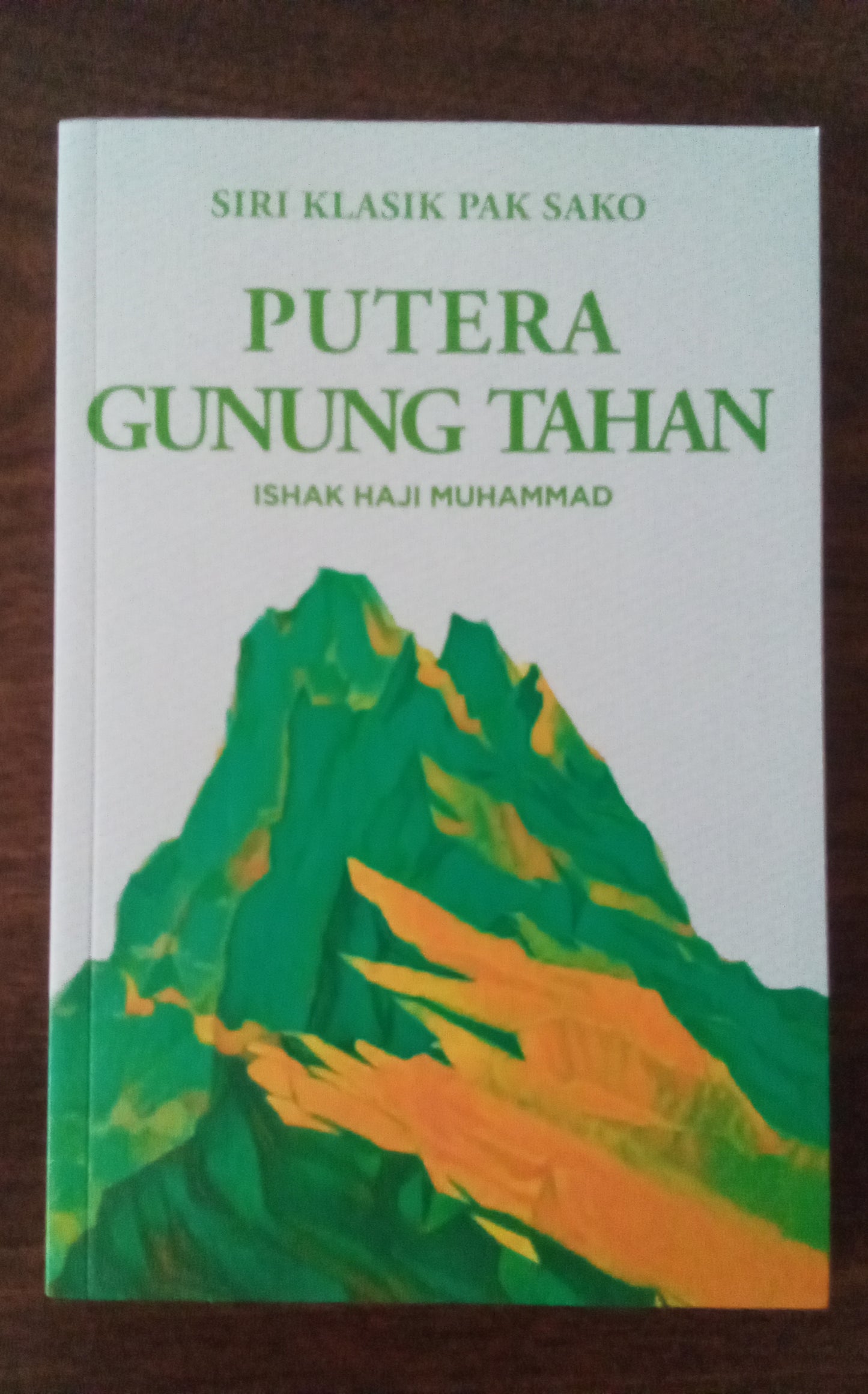 Book cover of Putera Gunung Tahan by Ishak Haji Muhammad