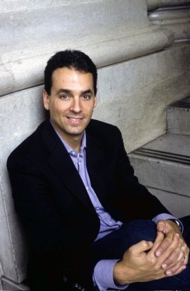 Book cover of To Sell Is Human: The Surprising Truth About Persuading, Convincing, And Influencing Others by Daniel H. Pink