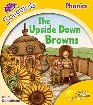 Book cover of The Upside Down Browns by Julia Donaldson, Clare Kirtley