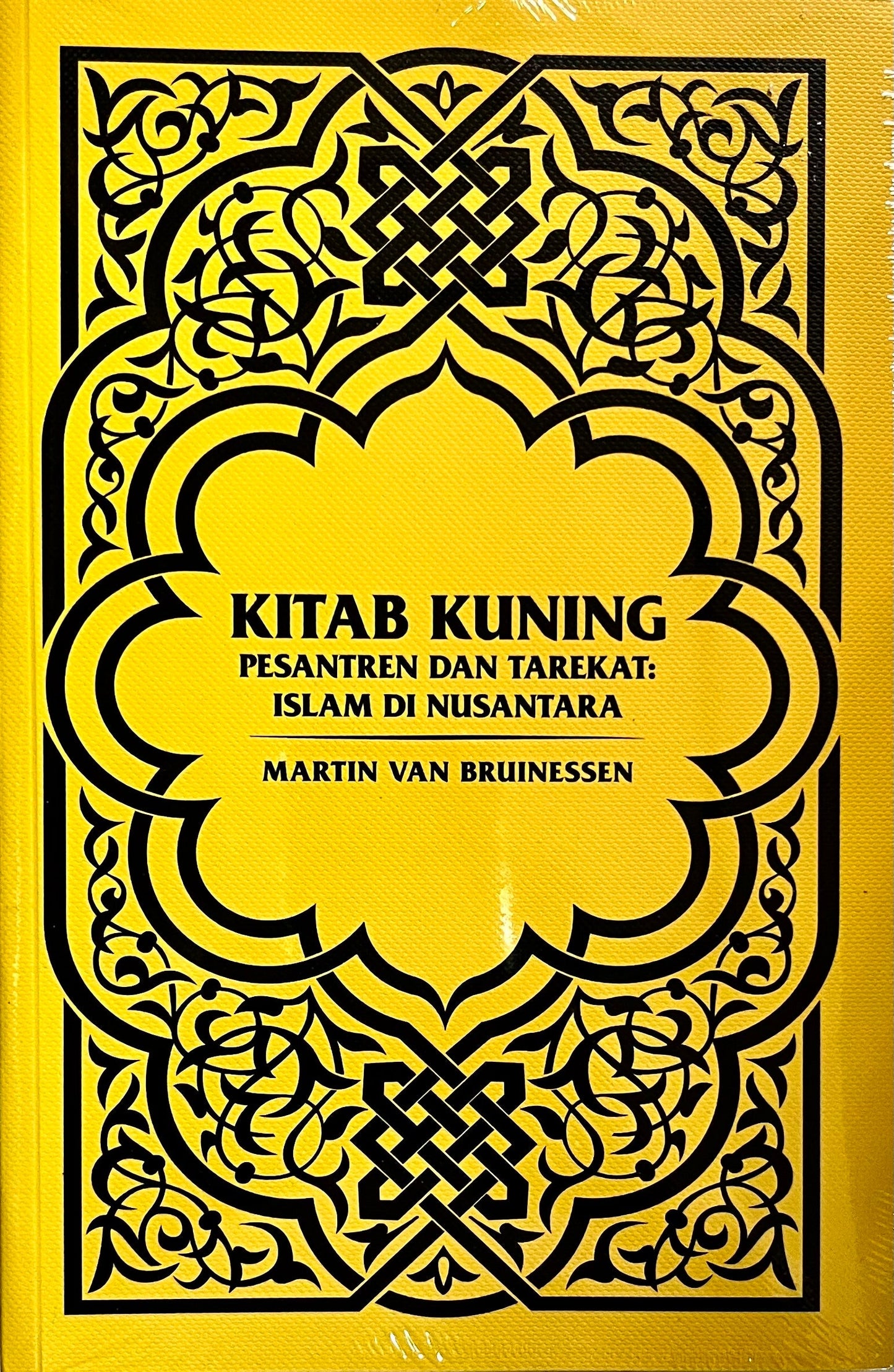 Book cover of Kitab Kuning Pesantren Dan Tarekat: Islam Di Nusantara by Martin Van Bruinessen, Al-Mustaqeem Mahmod Radhi (Trans.)