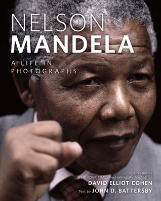 Book cover of Nelson Mandela: A Life In Photographs by David Elliot Cohen, John D. Battersby