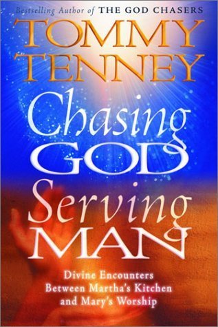 Book cover of Chasing God, Serving Man by Tommy Tenney