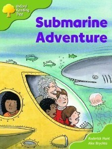 Book cover of Submarine Adventure by Roderick Hunt, Alex Brychta (Illus.)