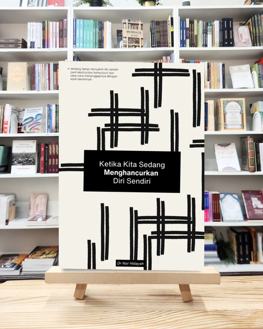 Book cover of Ketika Kita Sedang Menghancurkan Diri Sendiri by Dr Nor Hidayah