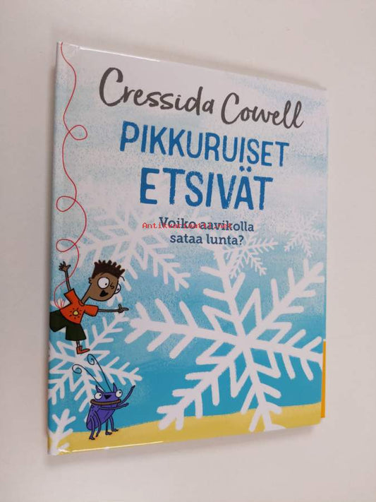 Book cover of Pikkuruiset Etsivät Voiko Aavikolla Sataa Lum by Cressida Cowell