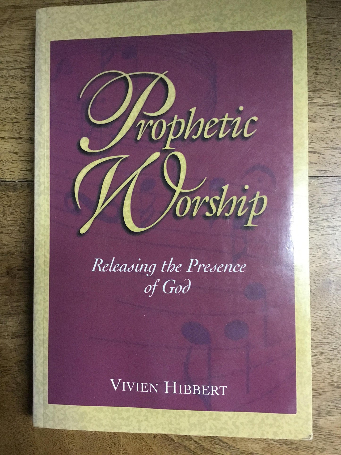 Book cover of Prophetic Worship: Releasing The Presence Of God by Vivien Hibbert