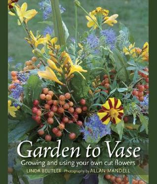 Book cover of Garden To Vase: Growing And Using Your Own Cut Flowers by Linda Beutler