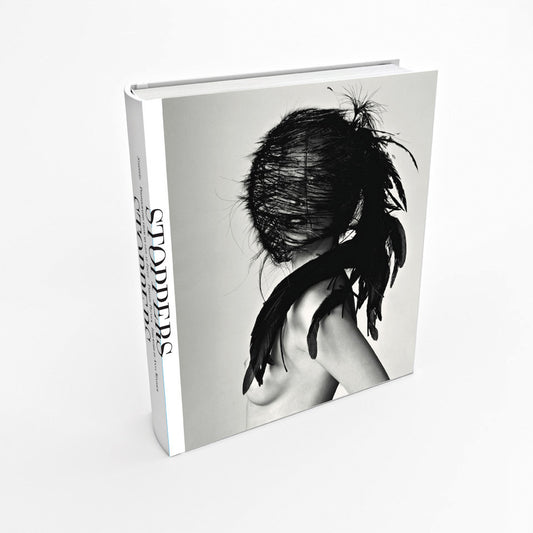 Book cover of Stoppers: Photographs From My Life At Vogue by Phyllis Posnick, Anna Wintour (Foreword)