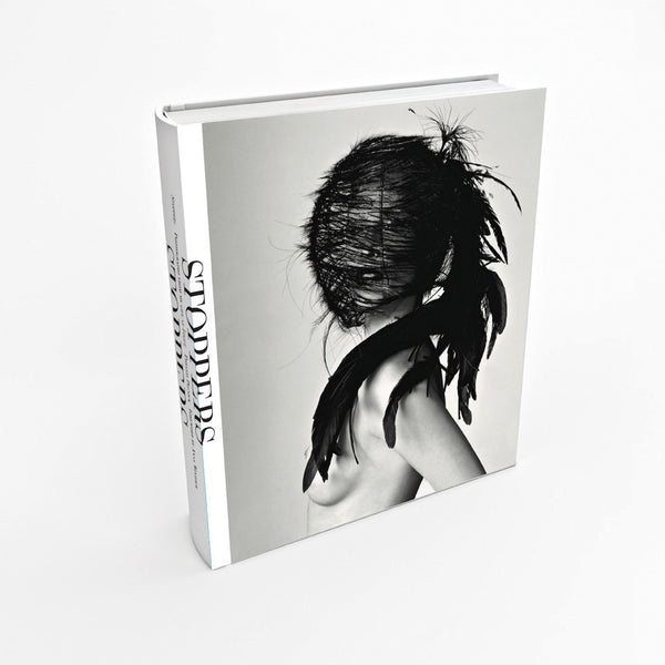 Book cover of Stoppers: Photographs From My Life At Vogue by Phyllis Posnick, Anna Wintour (Foreword)