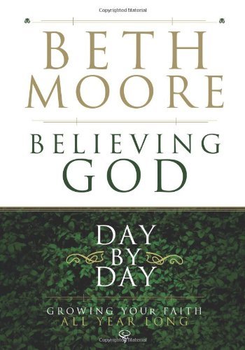 Book cover of Believing God Day by Day: Growing Your Faith All Year Long by Beth Moore