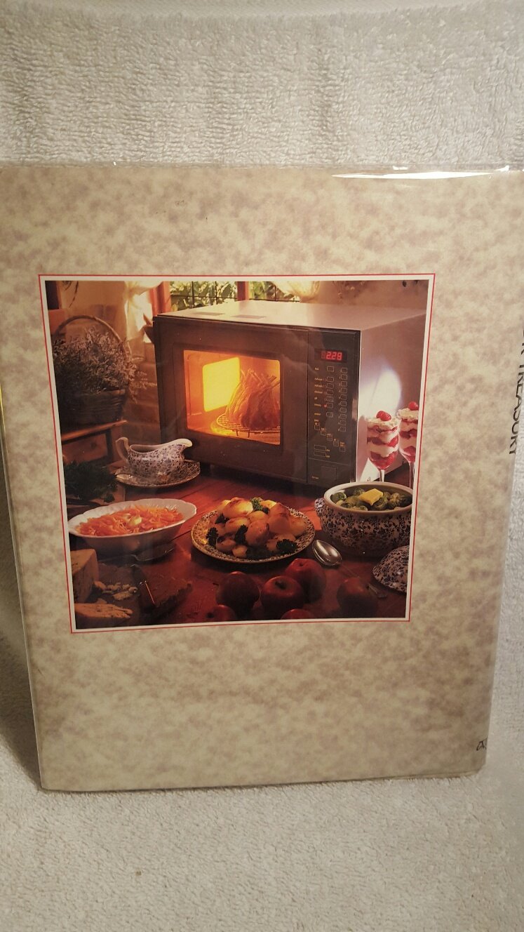 Book cover of The Cook's Color Treasury by Norma MacMillan