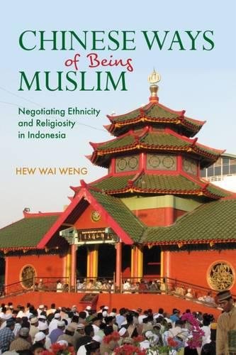 Book cover of Chinese Ways Of Being Muslim: Negotiating Ethnicity And Religiosity In Indonesia by Hew Wai Weng