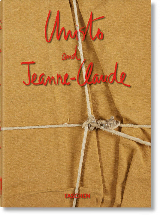 Book cover of Christo And Jeanne-Claude – 40th Anniversary Edition by Wolfgang Volz (Photographer)