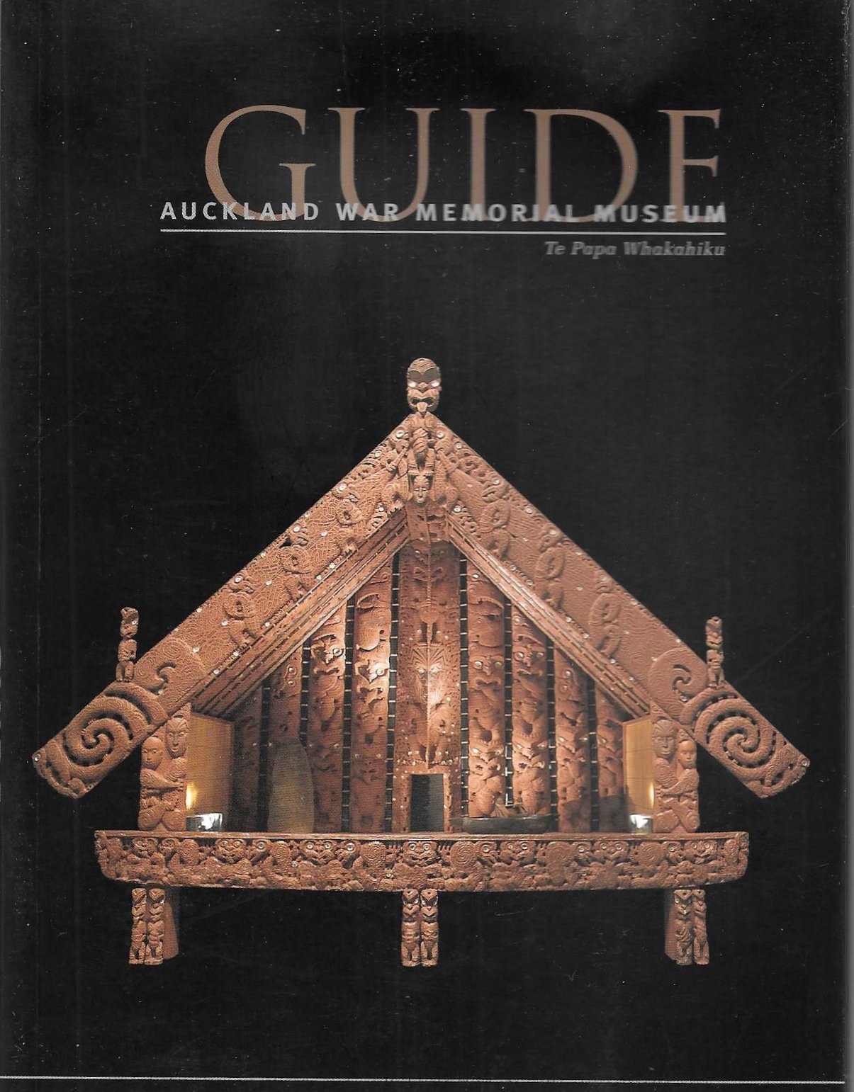Book cover of Auckland War Memorial Museum Guide by Lucinda Blackley