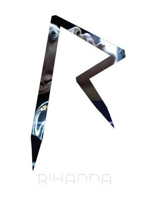 Book cover of Rihanna by Simon Henwood (photographer)
