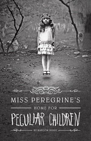 Book cover of Miss Peregrine's Home for Peculiar Children by Ransom Riggs