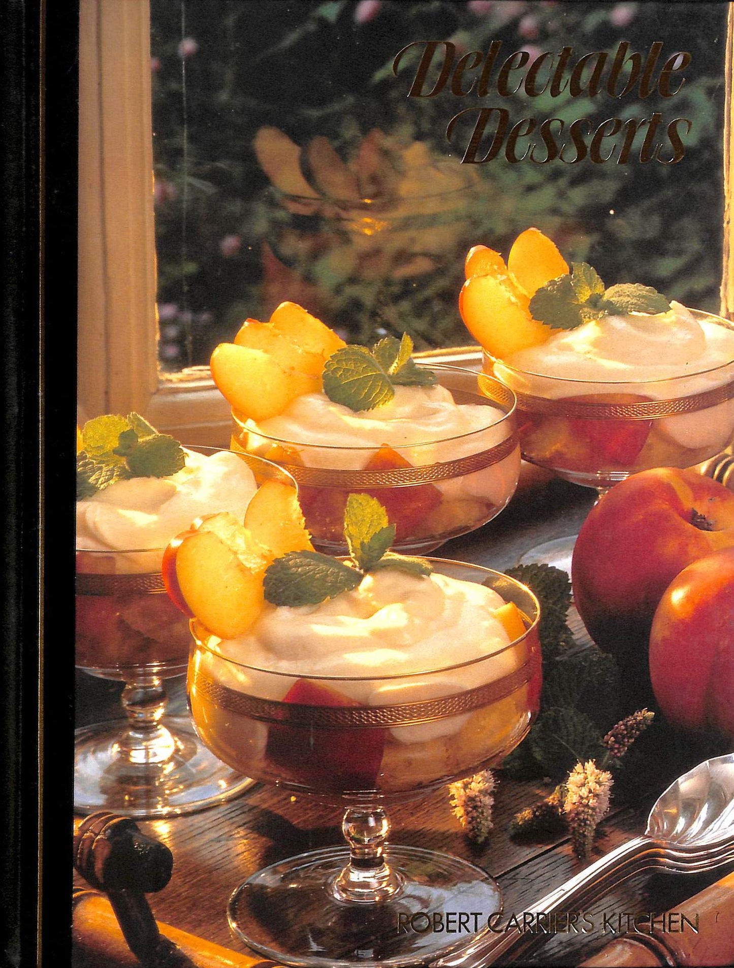 Book cover of Delectable Desserts by Robert Carrier