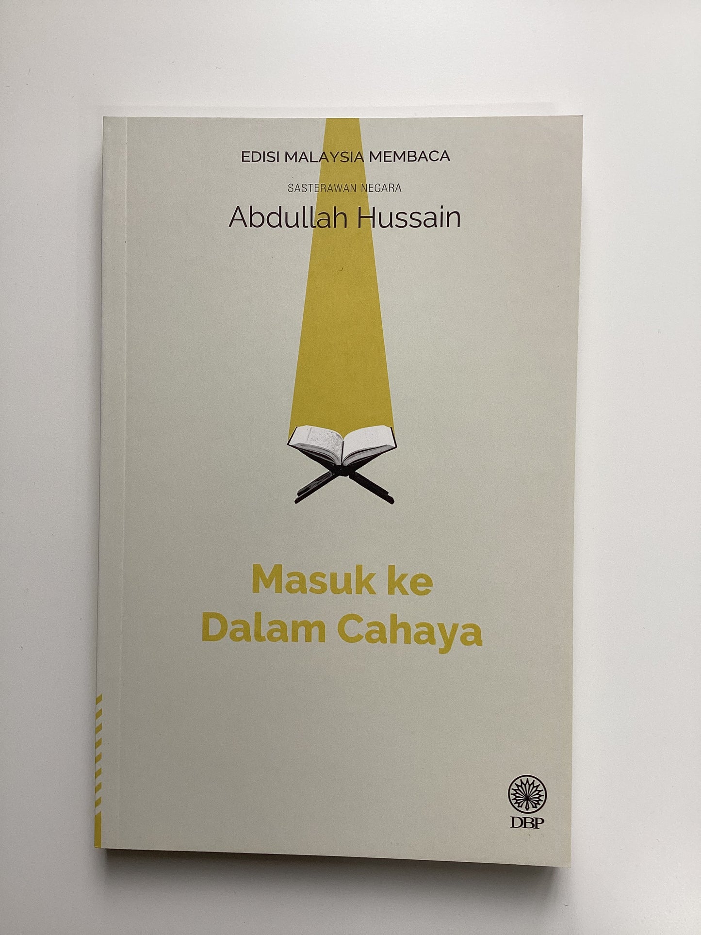 Book cover of Masuk ke Dalam Cahaya by Abdullah Hussain