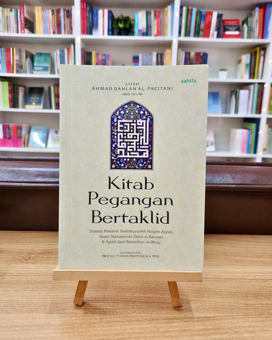 Book cover of Kitab Pegangan Bertaklid by Syekh Ahmad Dahlan Al-Pacitani